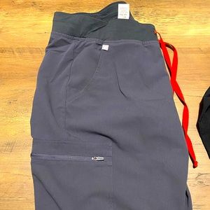 Figs, Charcoal with red string, medium petite